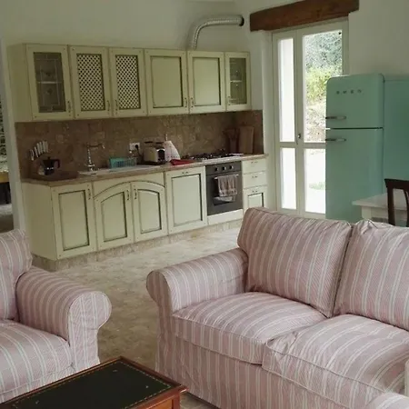 Ferienhaus In Stellanello Mit Terrasse, Grill Und Garten
